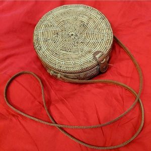 Little woven circle bag